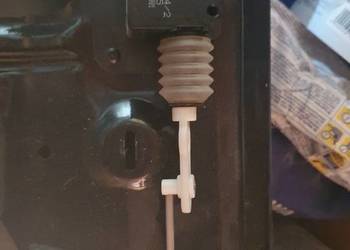 SIŁOWNIK ZAMKA KLAPY BAGAŻNIKA AUDI