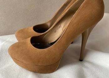 Szpilki w kolorze karmelowym