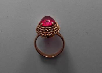 Pierścionek złoty z kamieniem