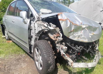 Nissan tiida  uszkodzony