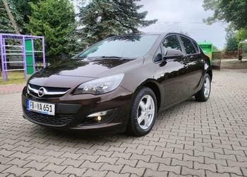 Opel Astra J 2015 Rok Benzyna Super Stan Opłacona