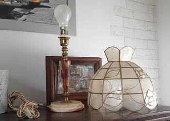 lampa gabinetowa witrażowa na marmurowej nodze