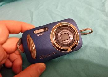 Piękny, maleńki Casio Exilim EX-N30, Niebieska skórka ekologiczna.