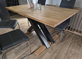 SOLIDNY STÓŁ DO JADALNI – LITE DREWNO + METALOWE NOGI
