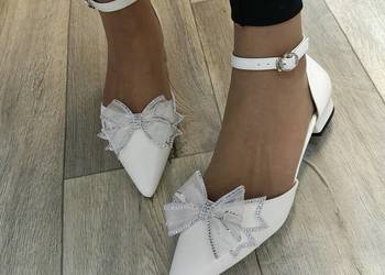 (42) Białe, bogato zdobione ślubne baleriny wieczorowe z zapięciem, NOWE