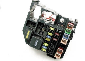 SKRZYNKA BEZPIECZNIKOWA FORD MONDEO MK3 2.0 TDCI SKRZYNKA BEZPIECZNIKOWA FORD MONDEO MK3 2.0 TDCI