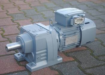 Motoreduktor 0.75kw. 17obr./min. SEW. R57DRS80S4BE1HR/ASB1