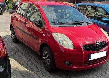 Sprzedam pilnie Toyotę Yaris z 2008 r. czerwoną 5-drzwiową