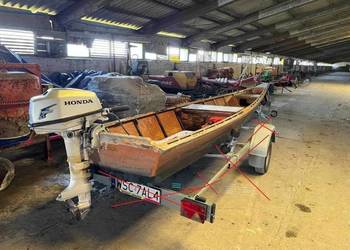 Łódka pychówka + silnik HONDA 5 KM ( bez przyczepki)