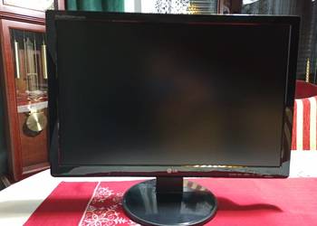 Monitor LCD ,,LG" 22 cale 300 nitów