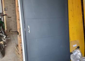 Drzwi garażowe, serwisowe antracyt  białe