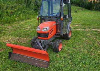 Kubota 4x4 z pługiem ogrzwana kabina