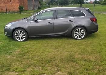 Astra J Kombi Cosmo Skóry fotele AGR Nagłośnienie Infinity Hak