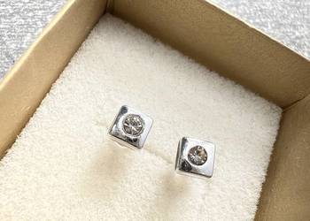 Kolczyk "złoty" z diamentem - kwadrat