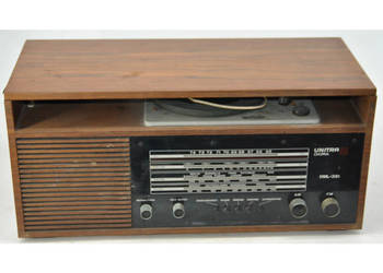 gramofonem Unitra Diora DML-351.