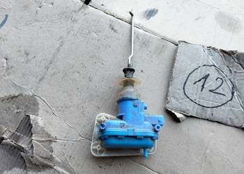 AUDI 80 90 B4 POMPKA CENTRALNEGO ZAMKA KLAPY