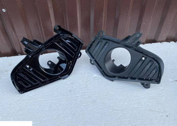 Toyota Rav4 kratka zderzaka przód ramka halogen