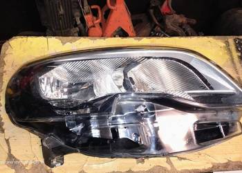 Lampa przednia prawa Peugeot 3 2017 rok expert