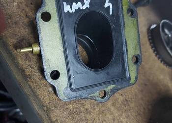 Kawasaki KMX 125 króciec ssący dolotowy wlot gaźnika KMX125 zawór dolot