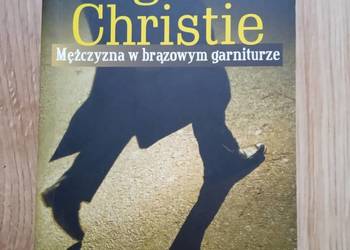 Mężczyzna w brązowym garniturze - Agatha Christie