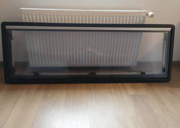 Okno uchylne z roletą i moskitierą do kampera przyczepy kempingowej