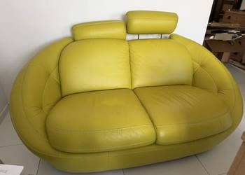 Żółta limonowa sofa skórzana retro z ruchomymi zagłówkami – stan bardzo dob