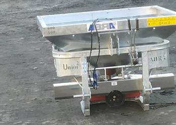 Rozsiewacz nawozów dwutarczowy