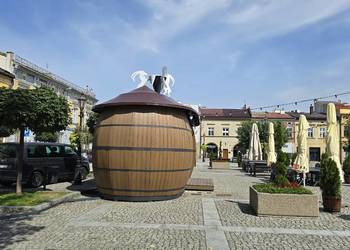 Gastronomiczna PERŁA: Pawilon "BECZKA" (2024) – Gotowy Biznes!