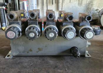 Rozdzielacz hydrauliczny 4 sekcyjny blokowy typu CETOP 03 NG6