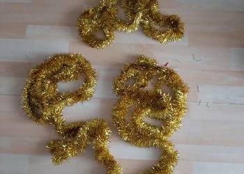 Złote i czerwony łańcuch oraz czerwona gwiazda