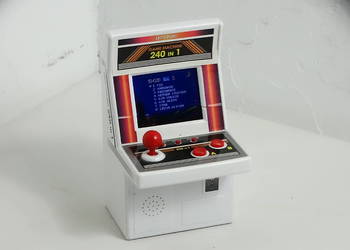 Mini Automat Arcade Retro 240 w 1 – Konsola Przenośna Gier