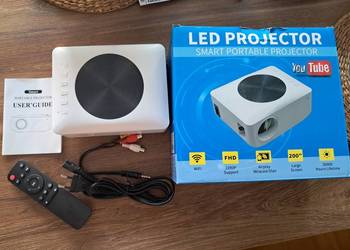 nowy projektor ale sprzedaję jako uszkodzony. działa ale coś jest nie tak
