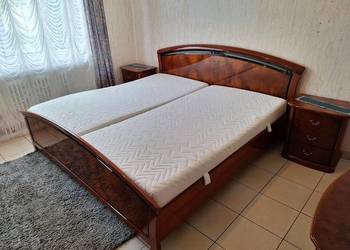Piękna sypialnia w stylu włoskim łóżko szafa stoliki toaletka