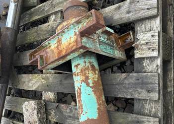 Podnośnik siłownik grubość 15 cm Podnośnik siłownik grubość 15 cm