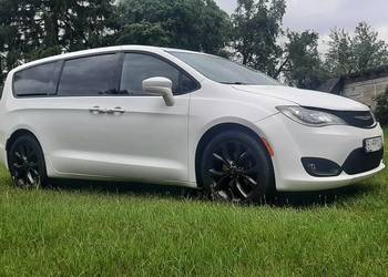 CHRYSLER PACIFICA