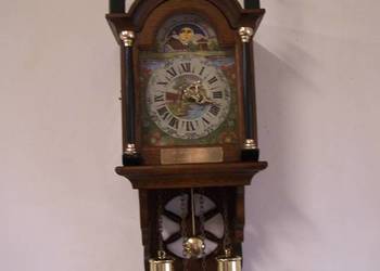 Zegar wiszący Hermle – ręcznie malowany, z wagami, figurami aniołków