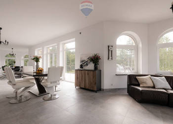 Willa na dużej działce przy lesie.