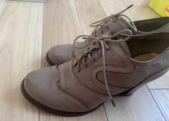 Buty na szerokim obcasie jasnoszaro-brązowe 41