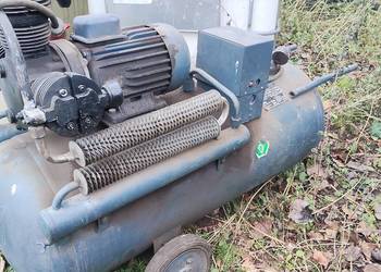 Sprężarka trzy tłokowa 200.litr