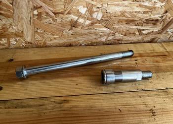 Sworzeń zębatki i oś koła tylnego MZ ETZ