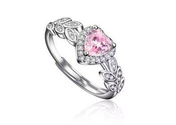 Pierścionek z wizerunkiem serca z cyrkonią srebro.