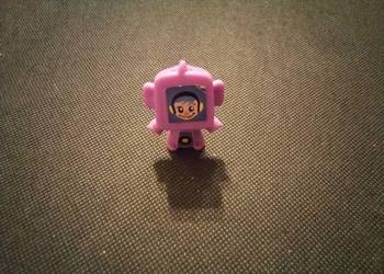 Figurka robot fioletowy