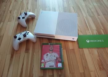 Xbox one S + 4 gry