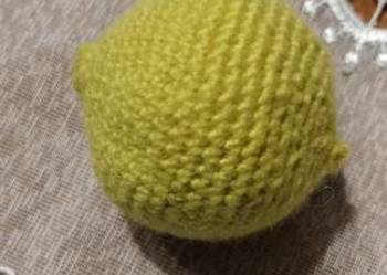 Maskotka cytryna na szydełku