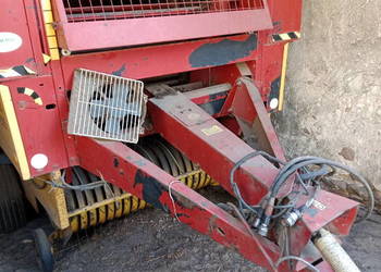 New Holland 835