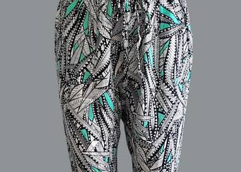 Damskie spodnie materiałowe białe wzorzyste uniwersalne