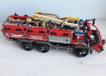 Lego Technic 42068 (10-16) Airport Rescue Vehicle