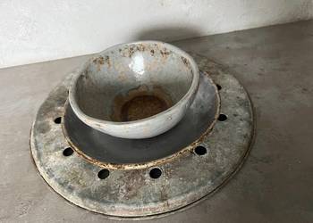 Miska ceramiczna.