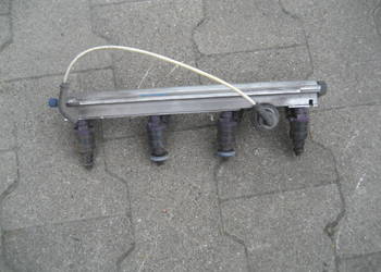 VOLVO V40 S40 1,8b LISTWA WTRYSKOWA 9146264