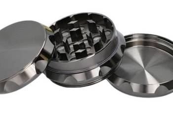 Crusher Grinder Młynek do Tytoniu CBD Grafitowy z Chromowanym Wykończeniem